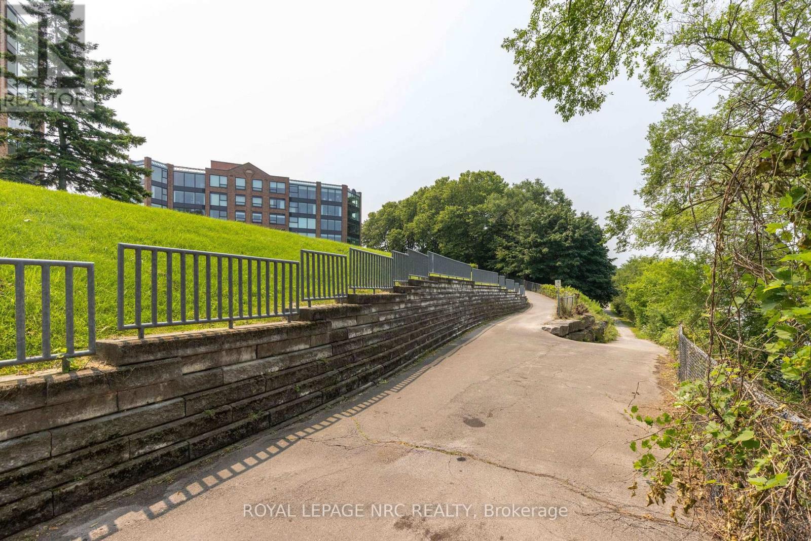 












2203 - 701 GENEVA STREET

,
St. Catharines (Lakeshore),




Ontario
L2N7H9

