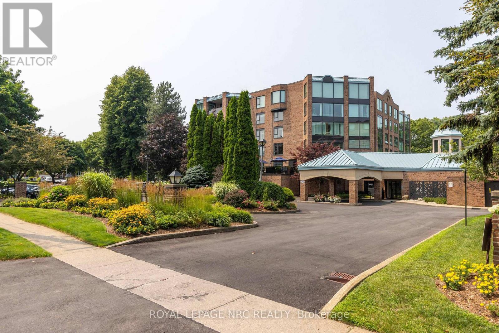 












2203 - 701 GENEVA STREET

,
St. Catharines (Lakeshore),




Ontario
L2N7H9

