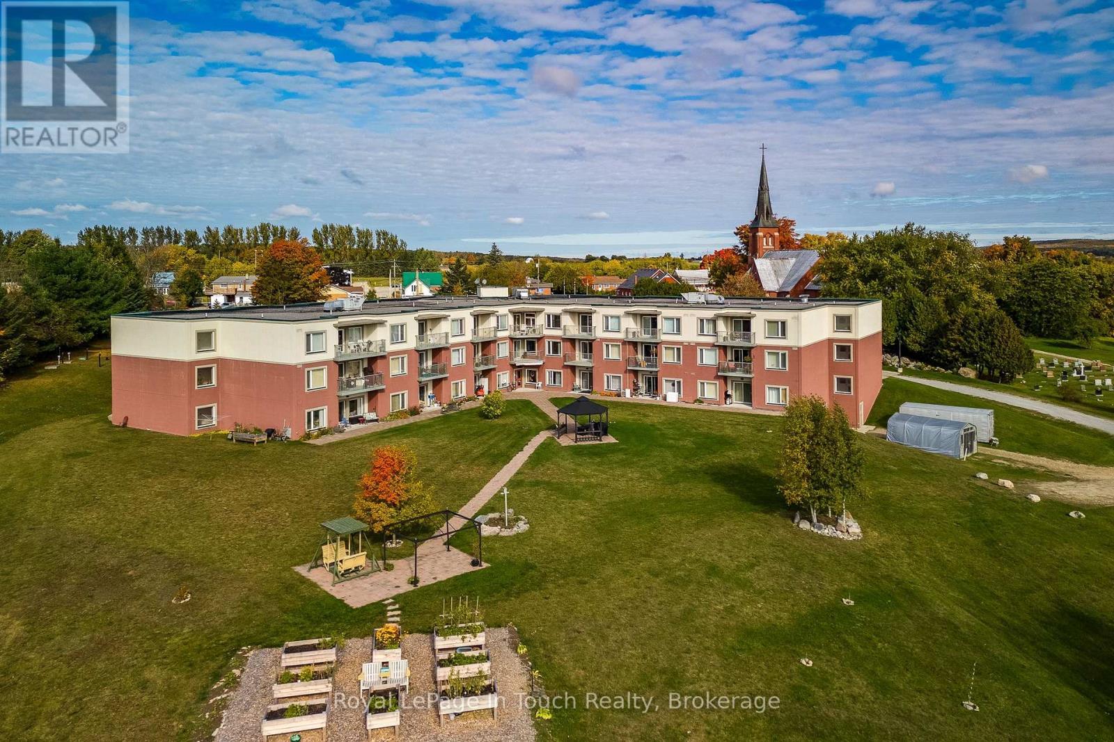 












102 - 333 LAFONTAINE ROAD W

,
Tiny,




Ontario
L9M0H1

