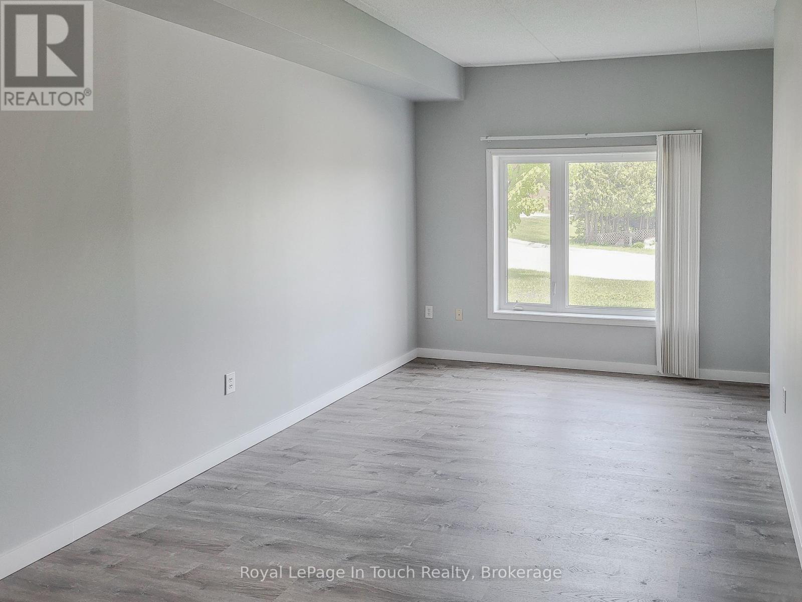 












102 - 333 LAFONTAINE ROAD W

,
Tiny,




Ontario
L9M0H1

