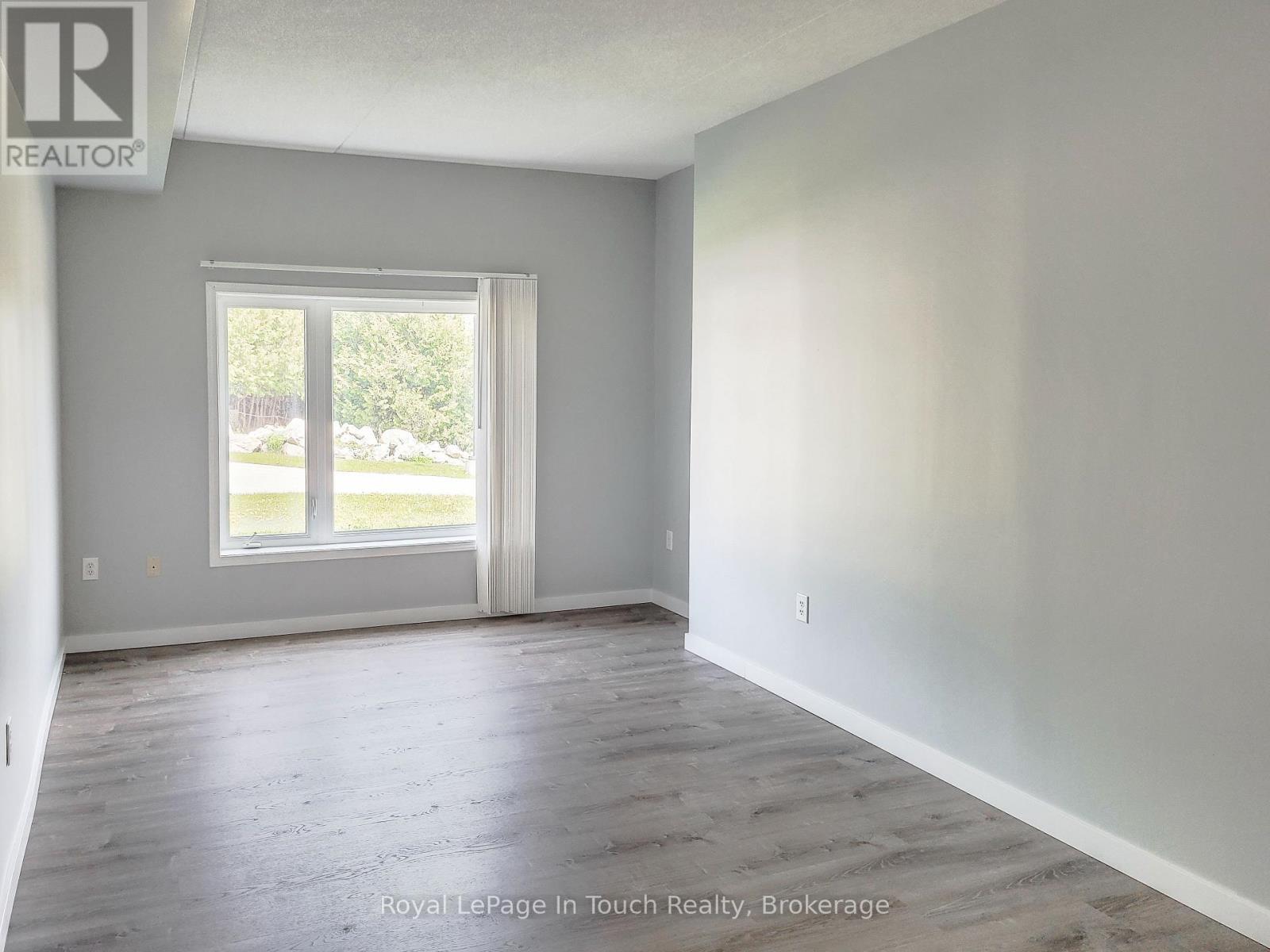 












102 - 333 LAFONTAINE ROAD W

,
Tiny,




Ontario
L9M0H1

