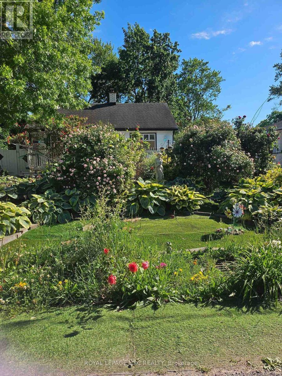 












7 VERA STREET

,
St. Catharines (Western Hill),




Ontario
L2S1C3

