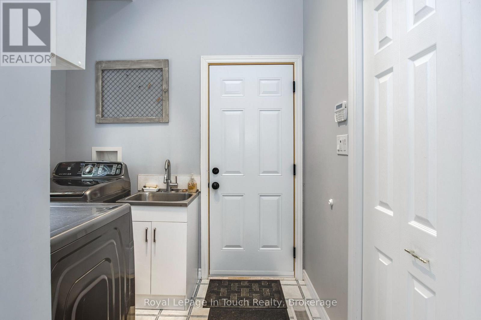 












104 COPELAND CREEK DRIVE

,
Tiny,




Ontario
L9M0M2

