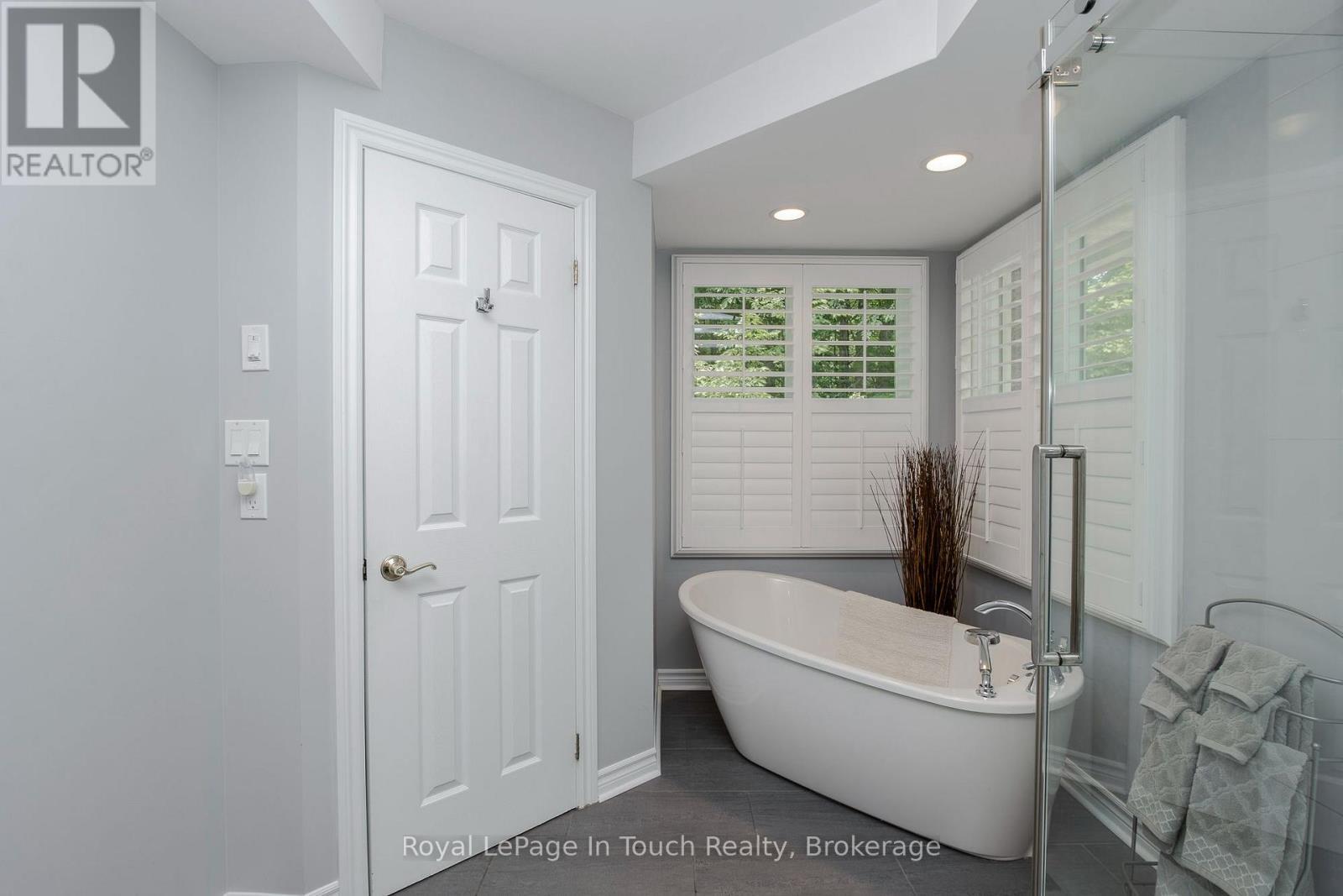 












104 COPELAND CREEK DRIVE

,
Tiny,




Ontario
L9M0M2

