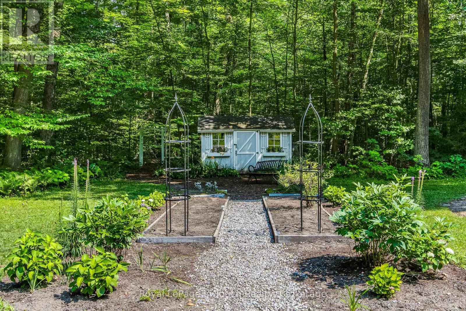 












104 COPELAND CREEK DRIVE

,
Tiny,




Ontario
L9M0M2

