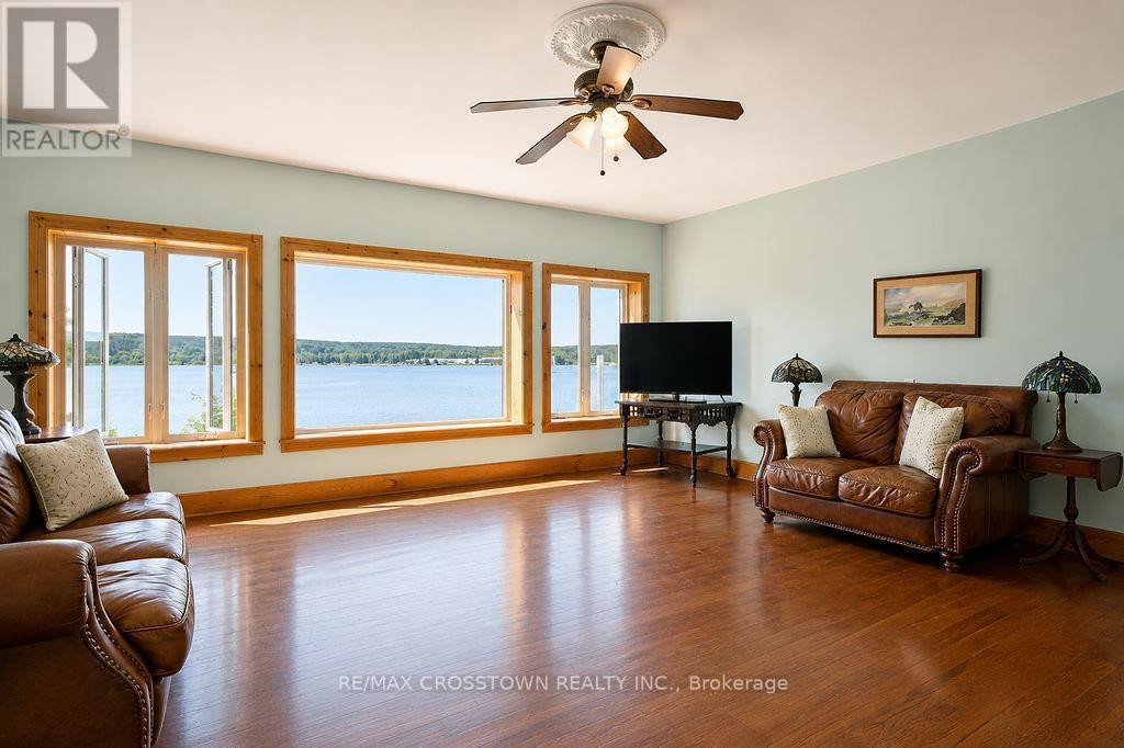 












243 CHAMPLAIN ROAD

,
Penetanguishene,




Ontario
L9M1S2

