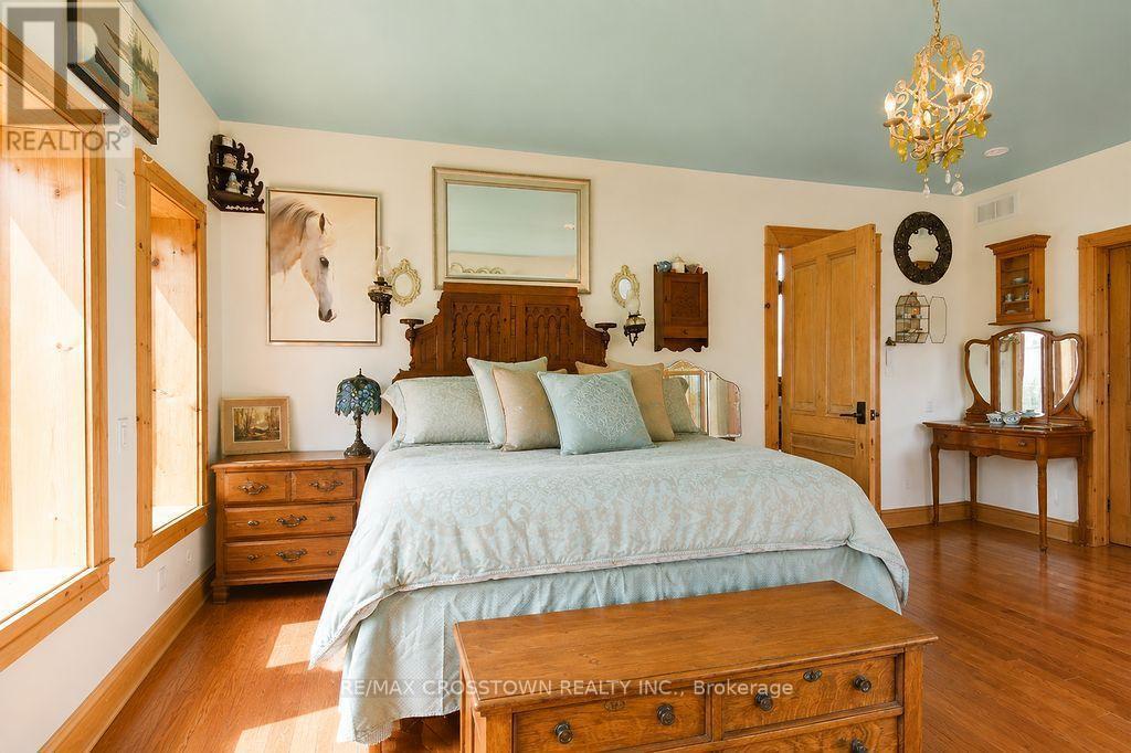 












243 CHAMPLAIN ROAD

,
Penetanguishene,




Ontario
L9M1S2

