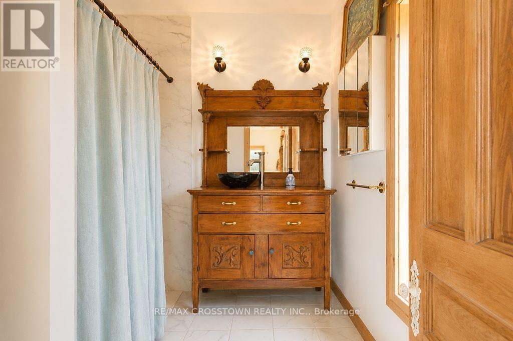 












243 CHAMPLAIN ROAD

,
Penetanguishene,




Ontario
L9M1S2

