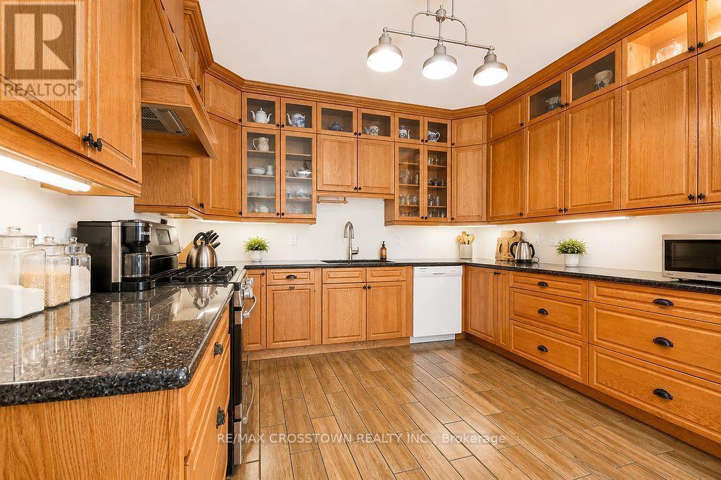 












243 CHAMPLAIN ROAD

,
Penetanguishene,




Ontario
L9M1S2

