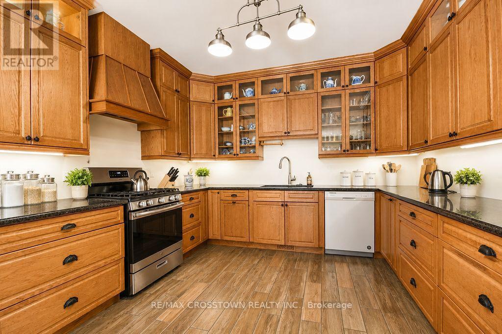 












243 CHAMPLAIN ROAD

,
Penetanguishene,




Ontario
L9M1S2

