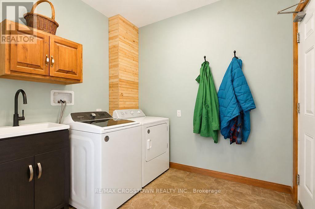 












243 CHAMPLAIN ROAD

,
Penetanguishene,




Ontario
L9M1S2

