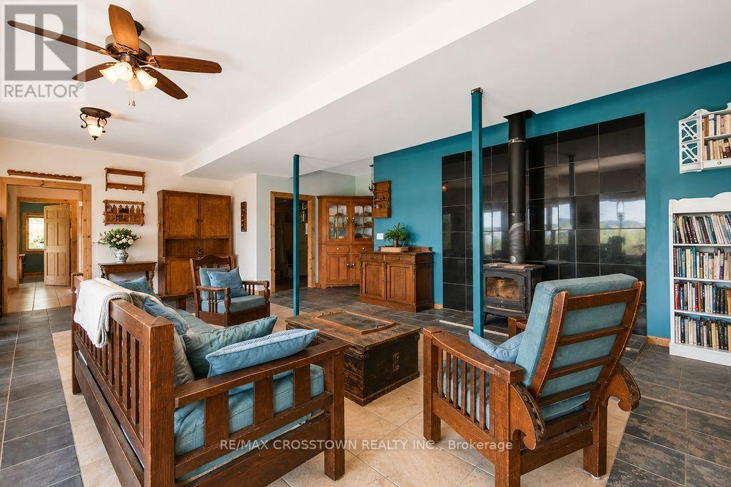 












243 CHAMPLAIN ROAD

,
Penetanguishene,




Ontario
L9M1S2

