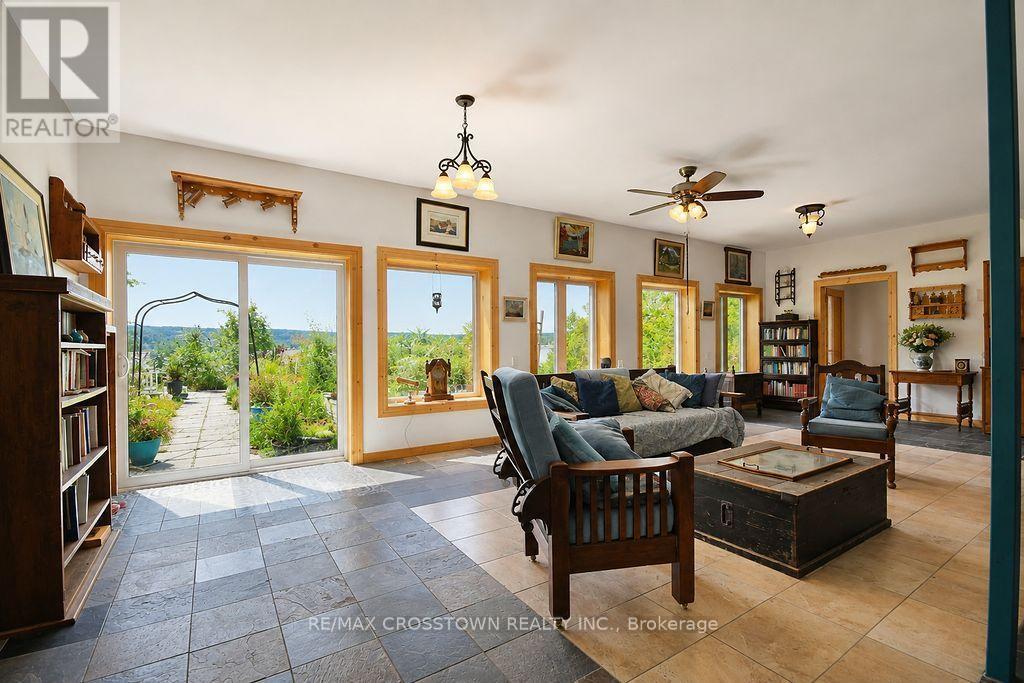












243 CHAMPLAIN ROAD

,
Penetanguishene,




Ontario
L9M1S2

