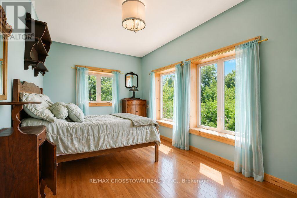 












243 CHAMPLAIN ROAD

,
Penetanguishene,




Ontario
L9M1S2

