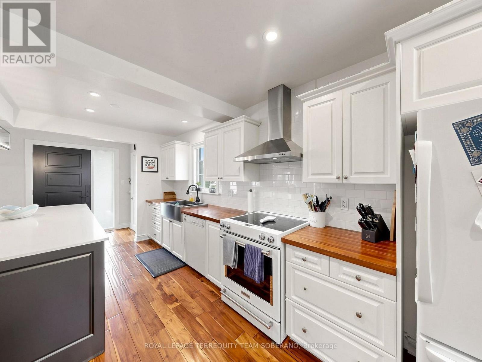 












64 CLEARBROOKE CIRCLE

,
Toronto,




Ontario
M9W2E5

