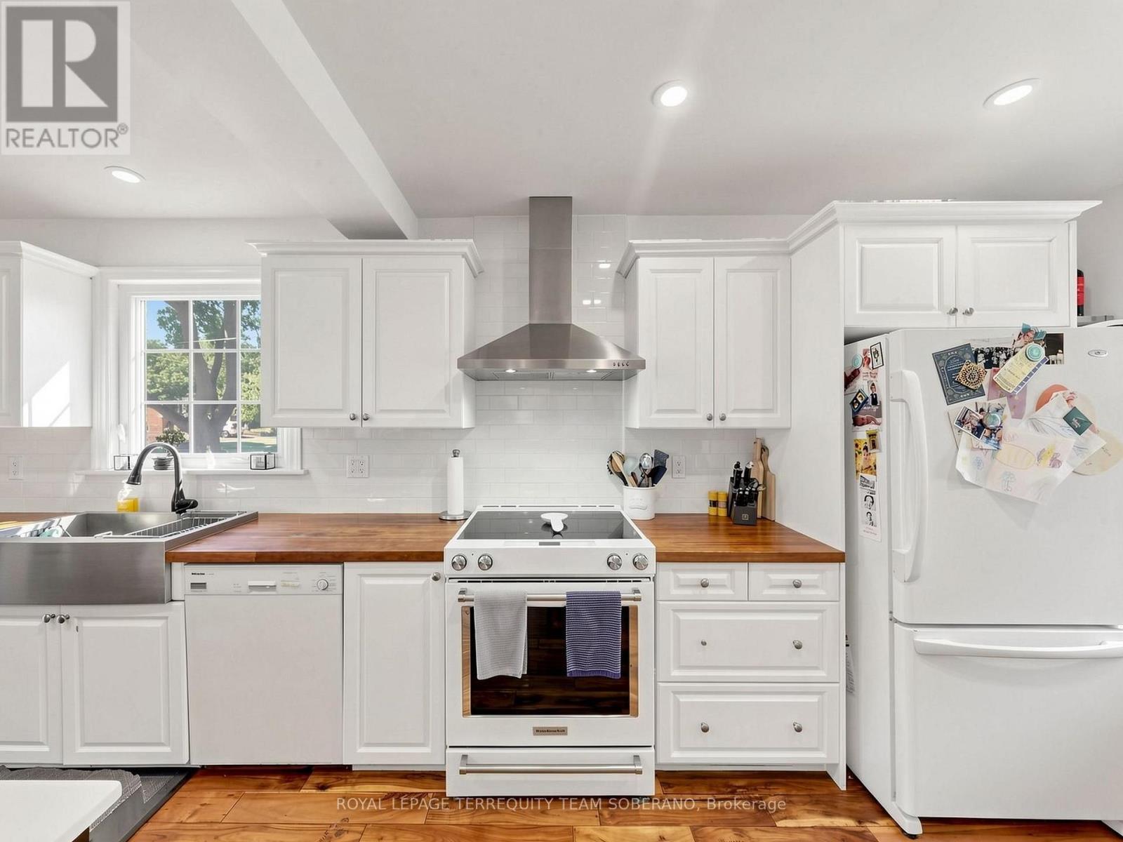 












64 CLEARBROOKE CIRCLE

,
Toronto,




Ontario
M9W2E5

