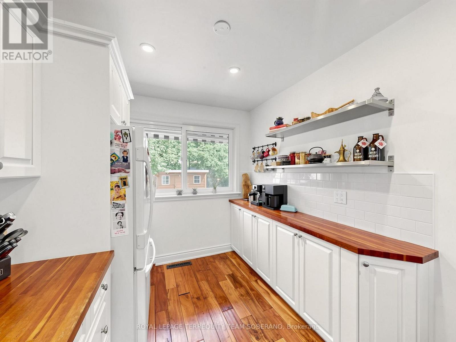 












64 CLEARBROOKE CIRCLE

,
Toronto,




Ontario
M9W2E5

