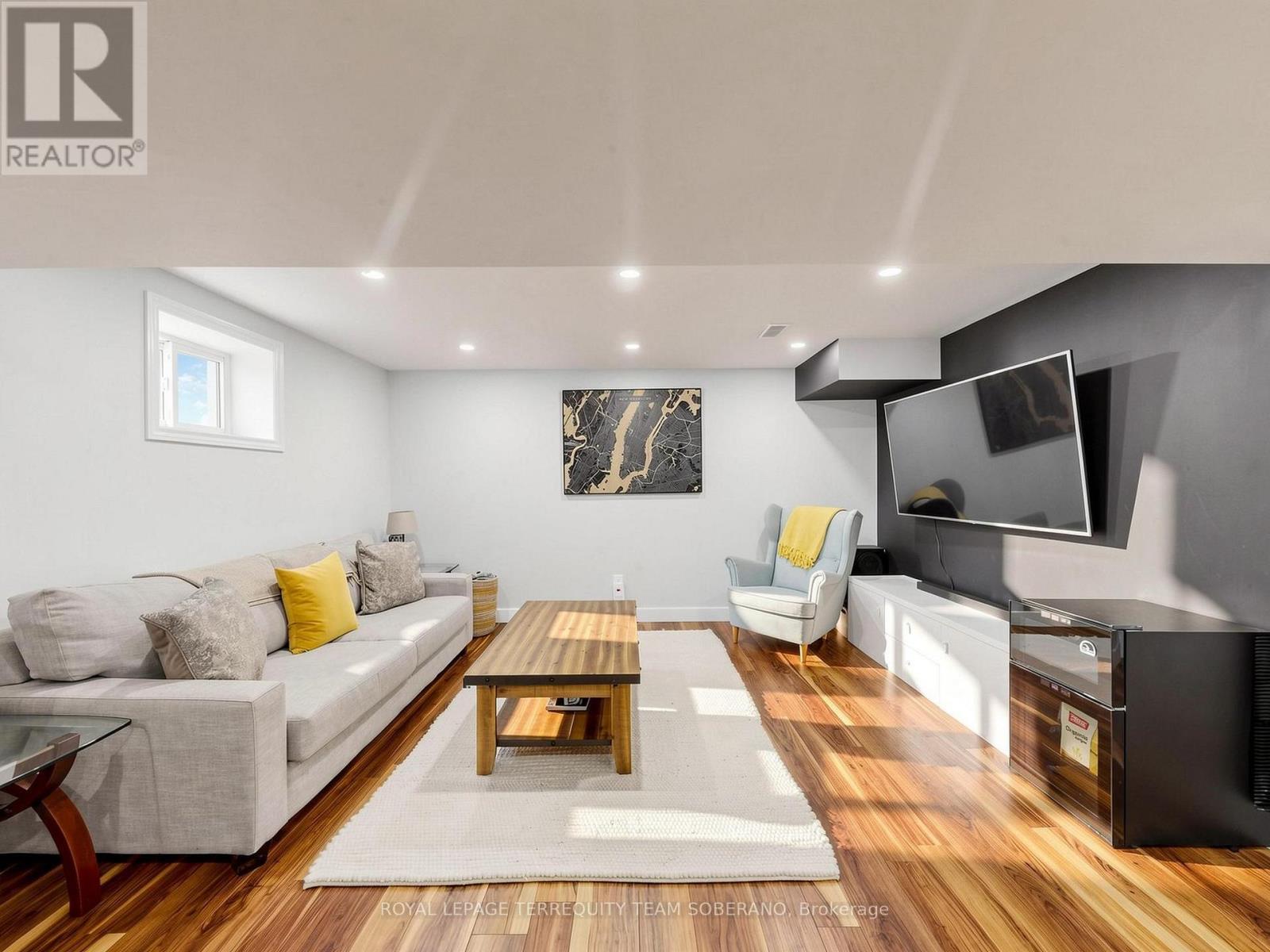 












64 CLEARBROOKE CIRCLE

,
Toronto,




Ontario
M9W2E5

