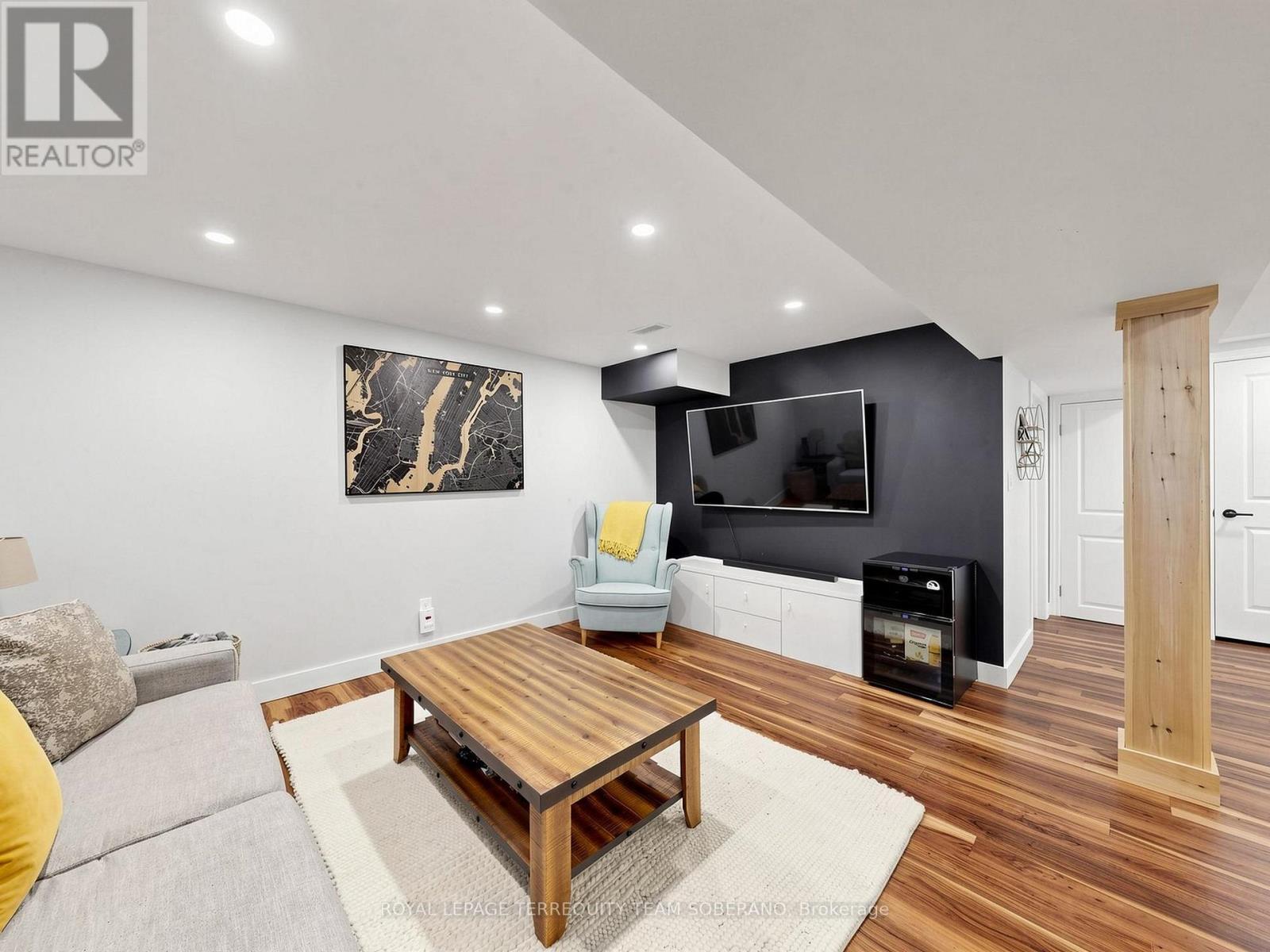 












64 CLEARBROOKE CIRCLE

,
Toronto,




Ontario
M9W2E5


