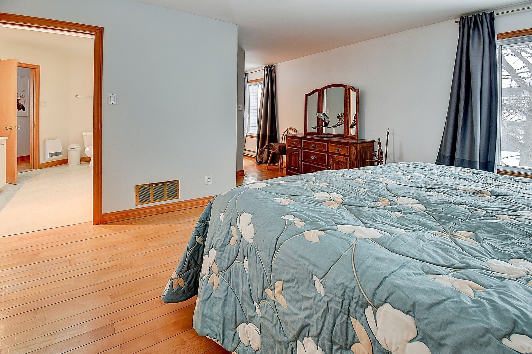 









54


Ch. du Bord-de-l'Eau

,
Laval (Sainte-Dorothée),




QC
H7X1S6

