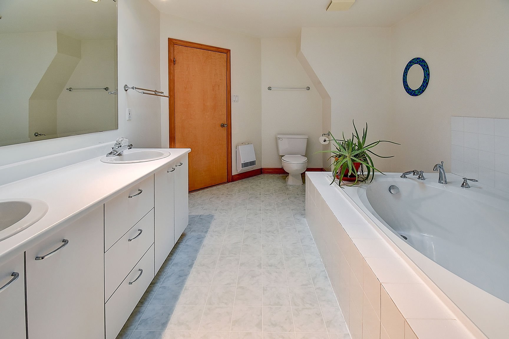 









54


Ch. du Bord-de-l'Eau

,
Laval (Sainte-Dorothée),




QC
H7X1S6

