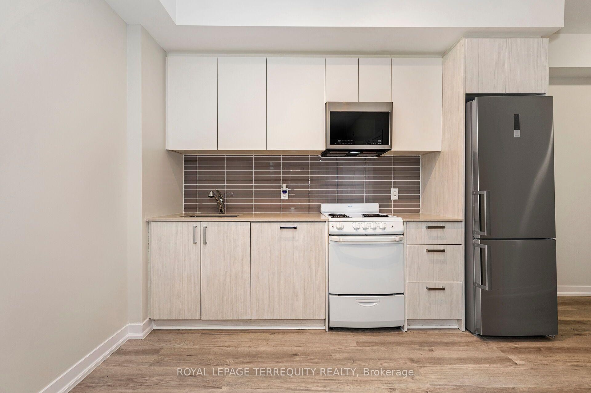 









1787


St Clair

Avenue West, 804,
Toronto,




ON
M6N 0B7

