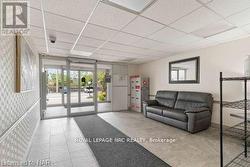 MAIN   ENTRANCE FOYER