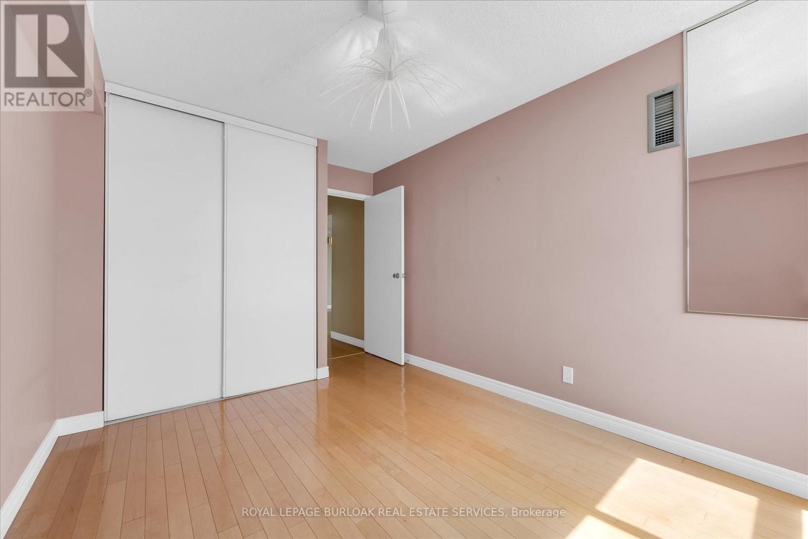 












510 - 5280 LAKESHORE ROAD

,
Burlington,




Ontario
L7L5R1


