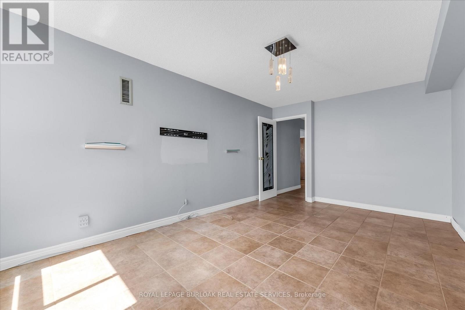 












510 - 5280 LAKESHORE ROAD

,
Burlington,




Ontario
L7L5R1

