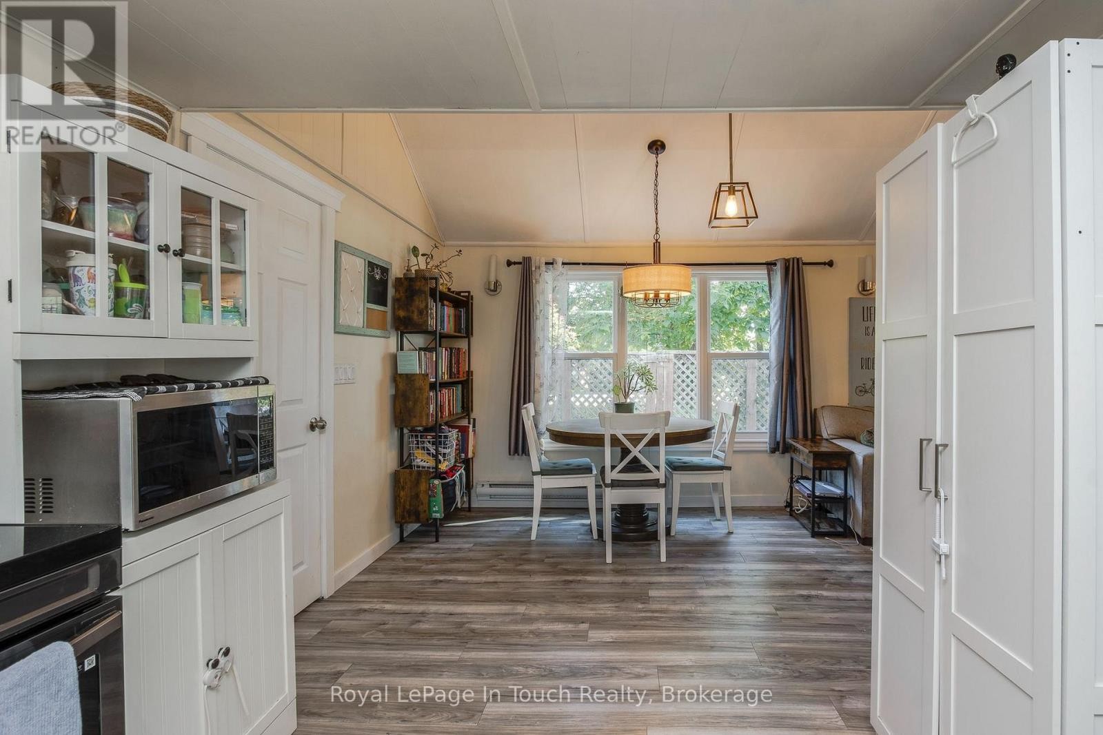 












198 LIMESTONE ROAD

,
Tay,




Ontario
L0K1R0

