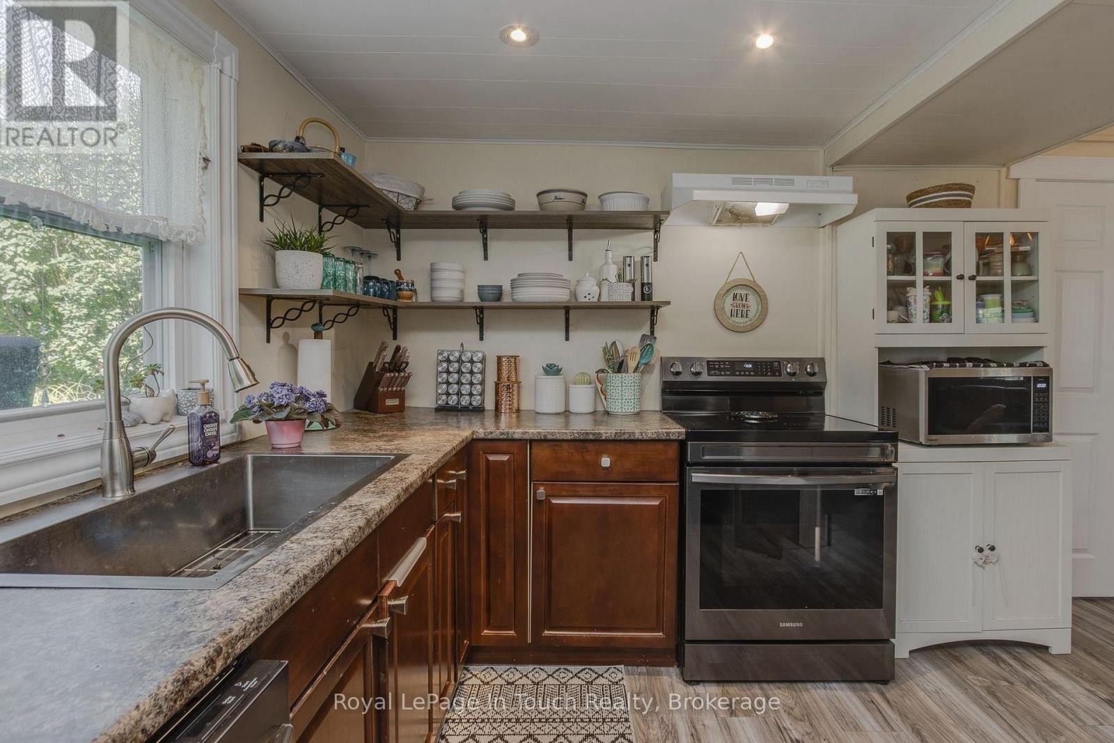 












198 LIMESTONE ROAD

,
Tay,




Ontario
L0K1R0

