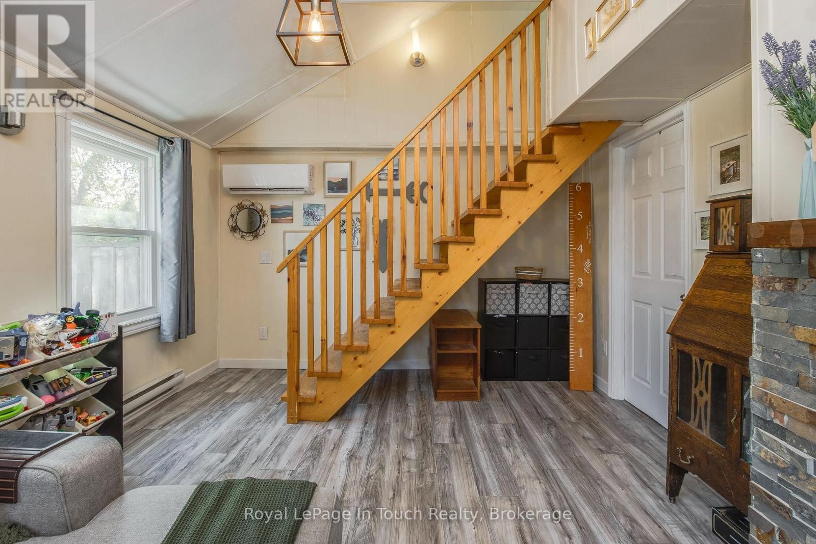 












198 LIMESTONE ROAD

,
Tay,




Ontario
L0K1R0

