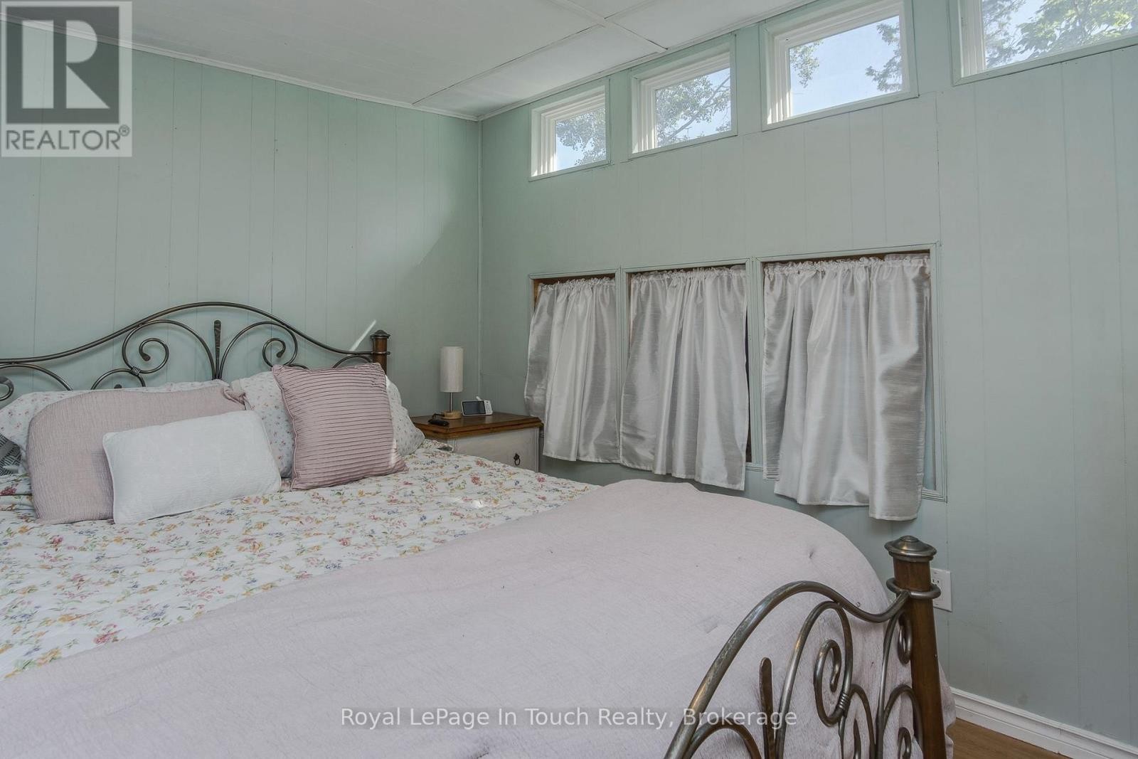 












198 LIMESTONE ROAD

,
Tay,




Ontario
L0K1R0

