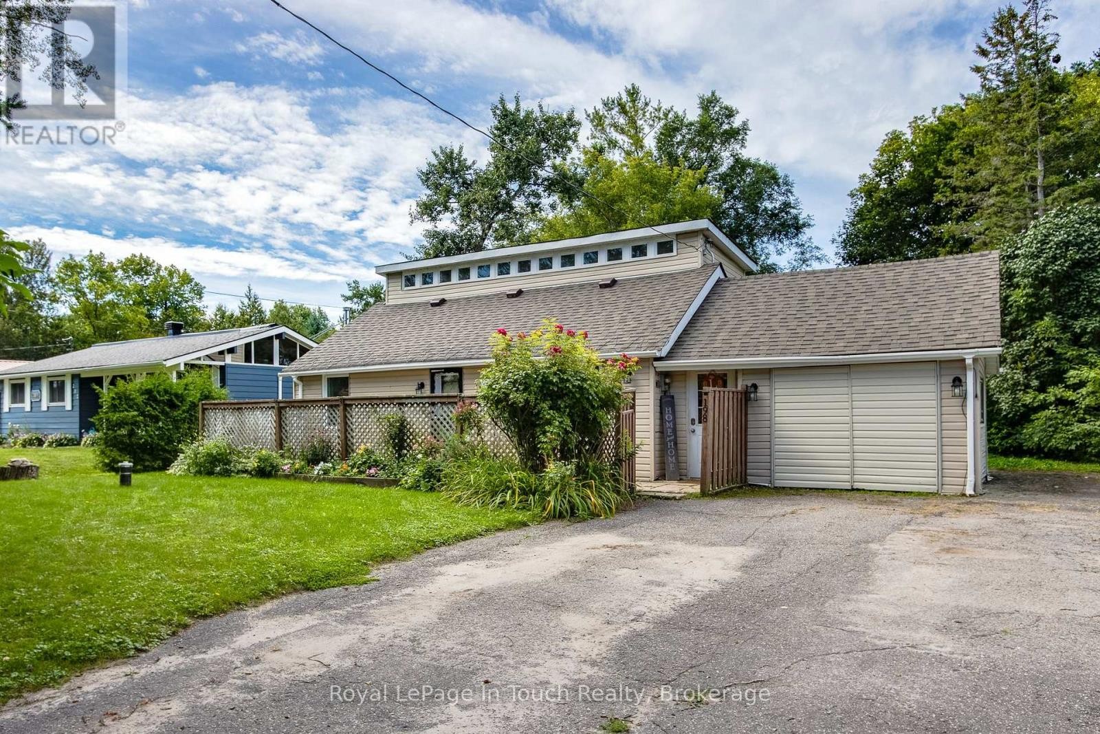 












198 LIMESTONE ROAD

,
Tay,




Ontario
L0K1R0

