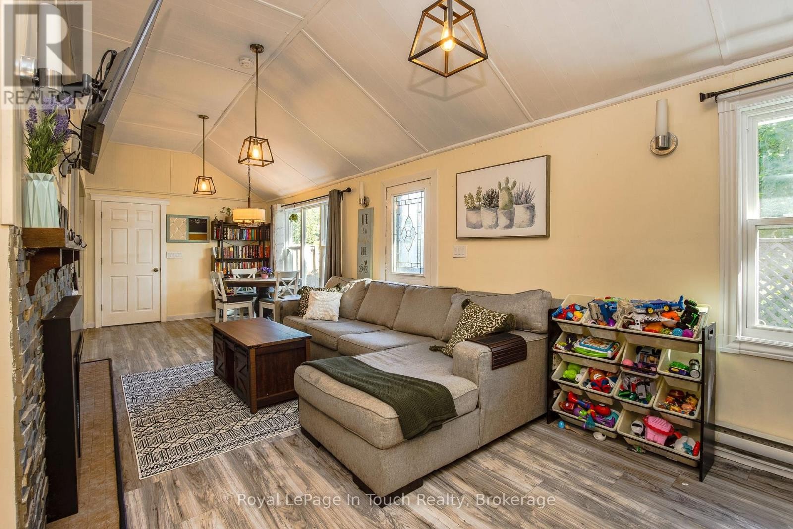 












198 LIMESTONE ROAD

,
Tay,




Ontario
L0K1R0

