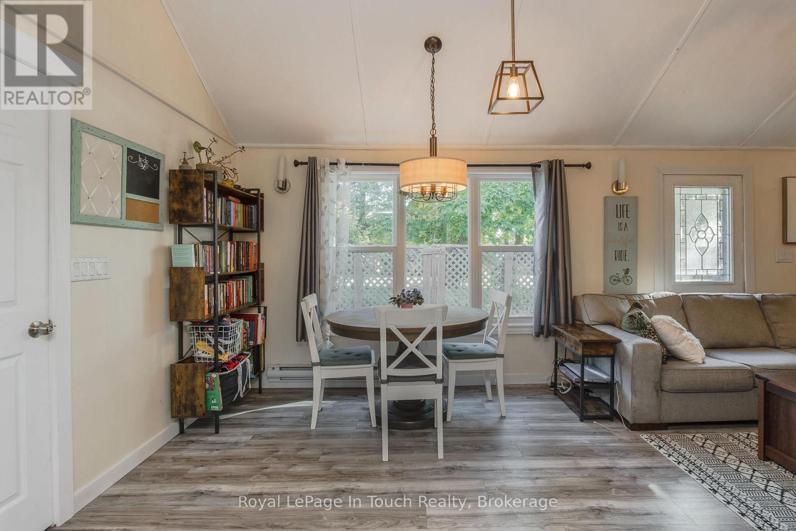 












198 LIMESTONE ROAD

,
Tay,




Ontario
L0K1R0

