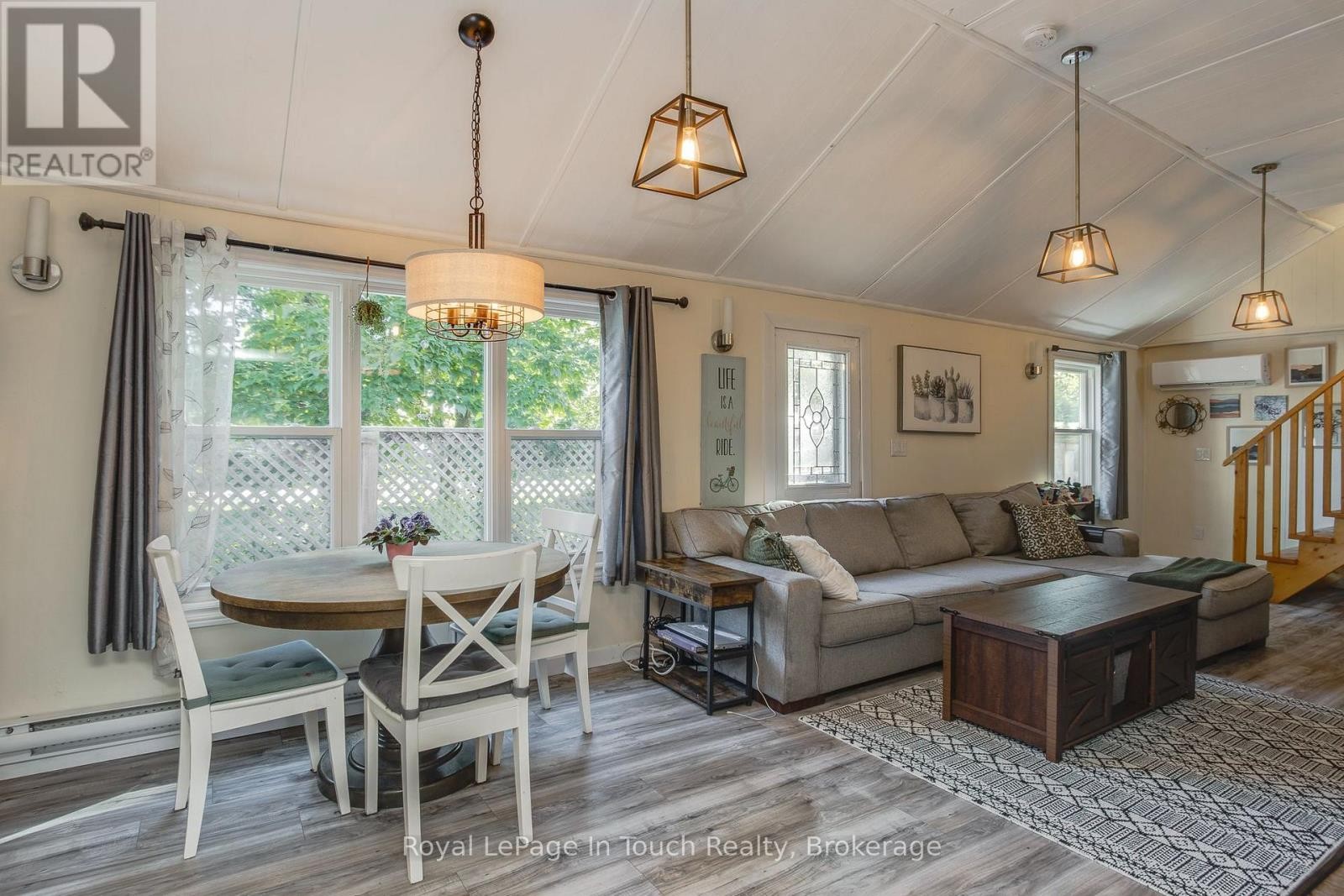 












198 LIMESTONE ROAD

,
Tay,




Ontario
L0K1R0

