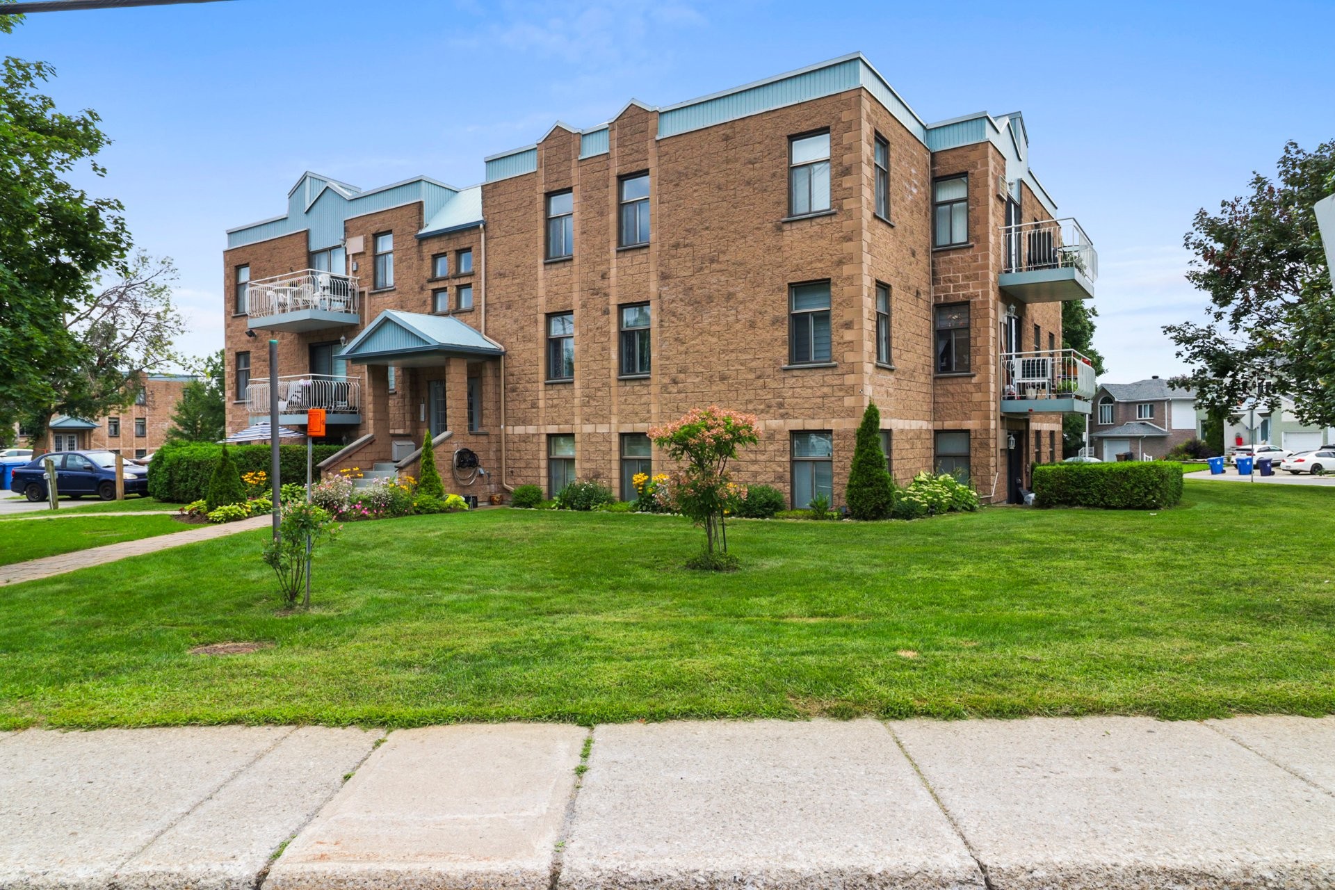 









700


Mtée Montrougeau

, 104,
Laval (Fabreville),




QC
H7P5L1

