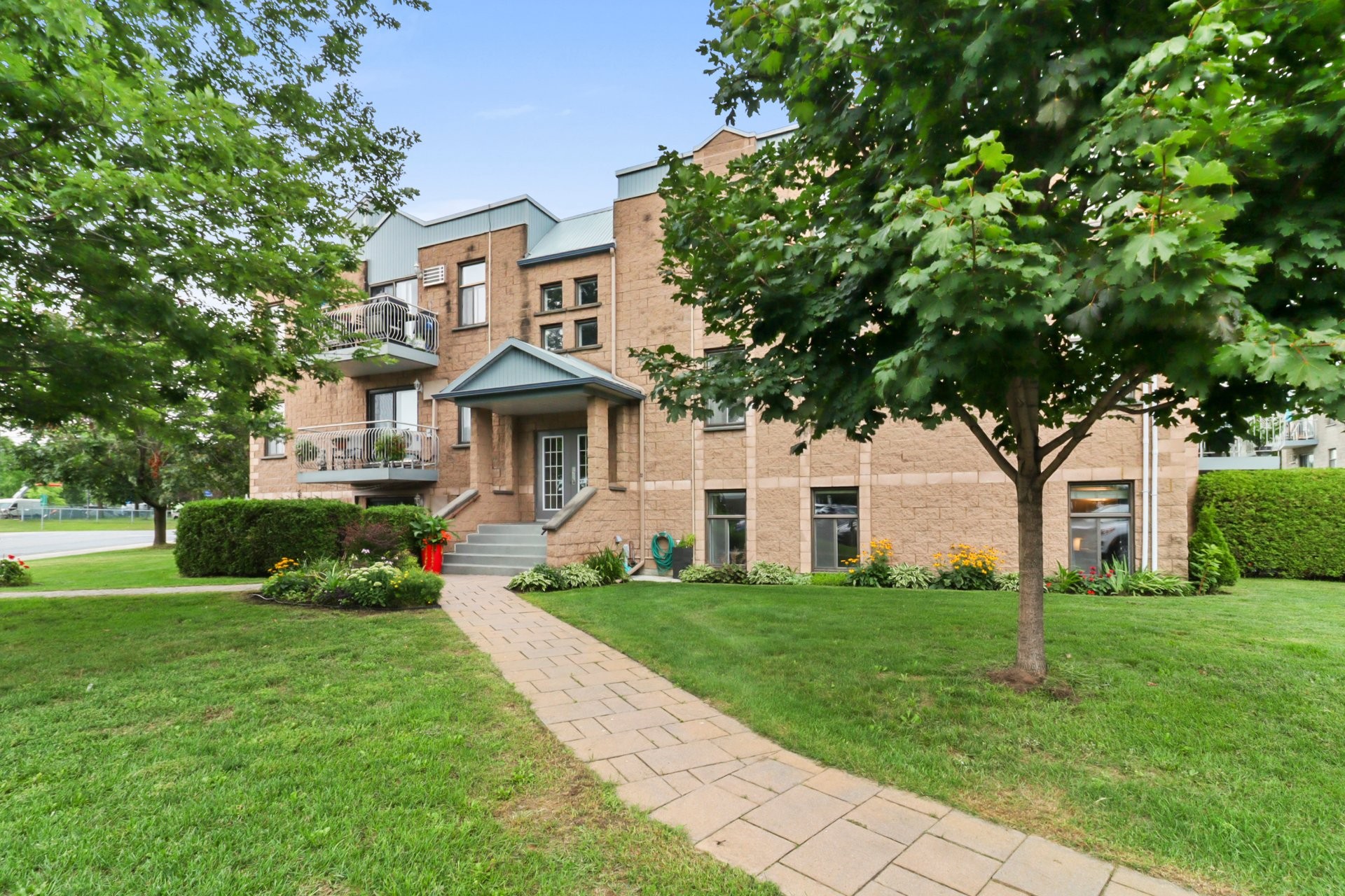 









700


Mtée Montrougeau

, 104,
Laval (Fabreville),




QC
H7P5L1


