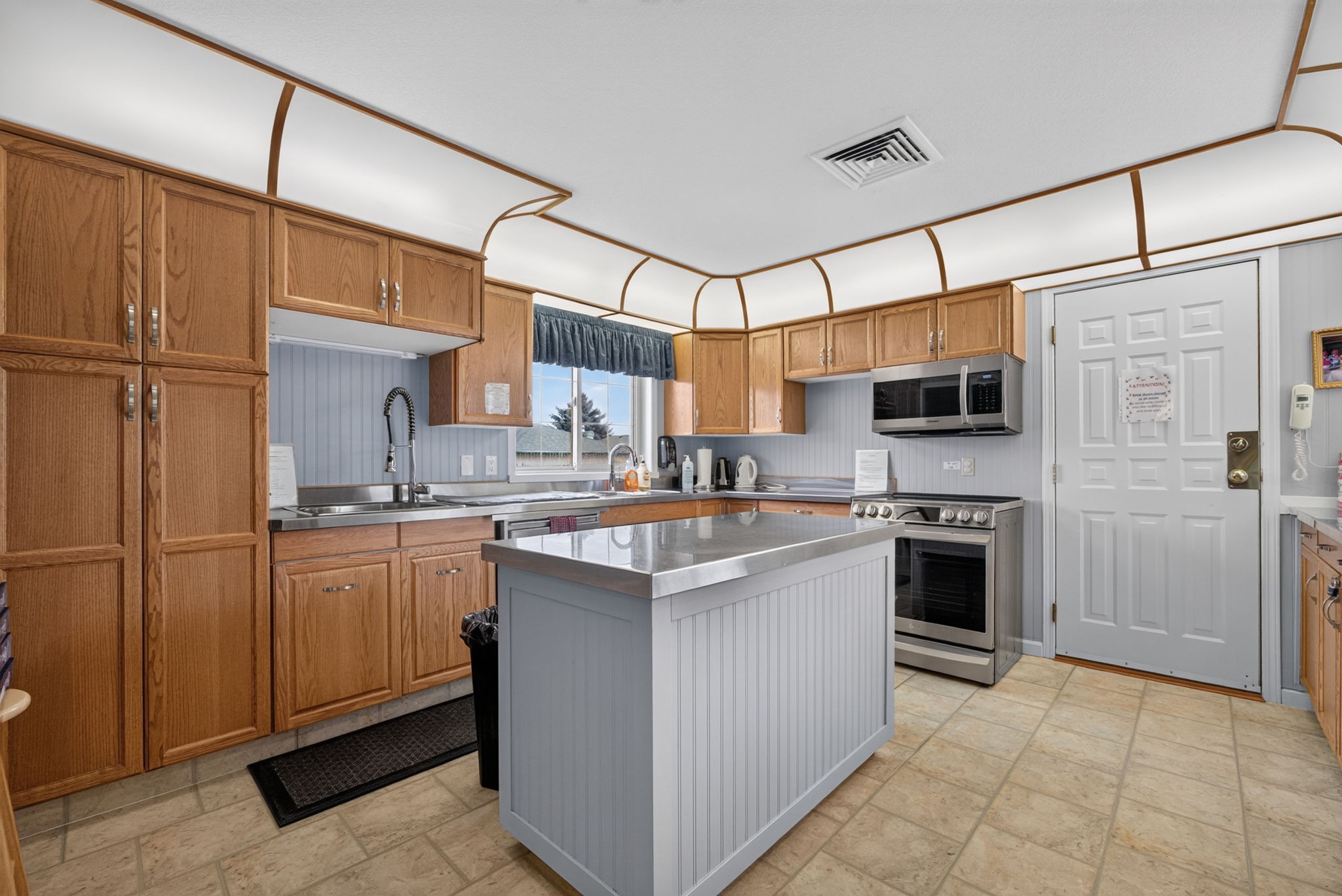 









2330


Butt

Road, 26,
Westbank,




BC
V4T 2L3

