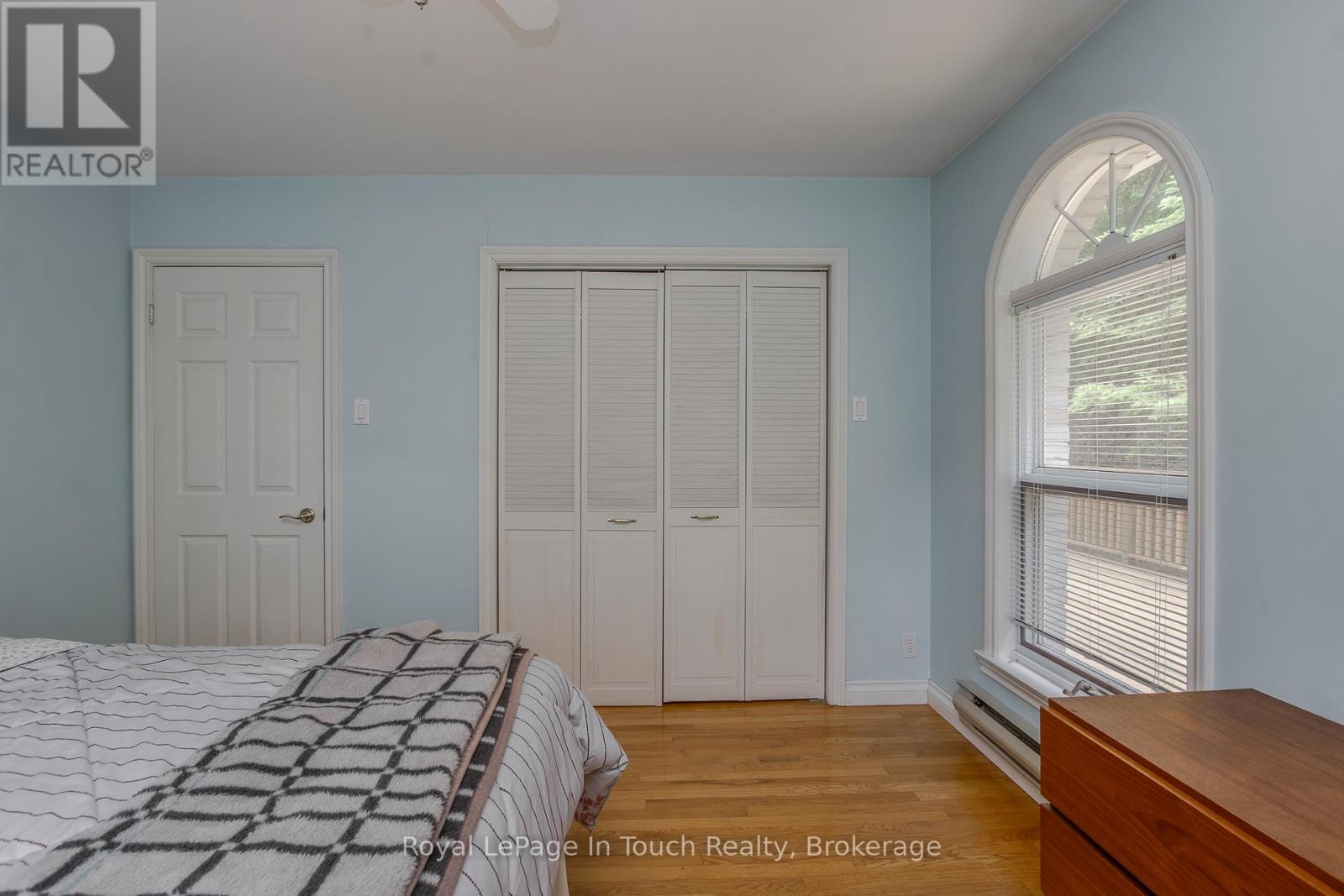 












487 TINY BEACHES ROAD S

,
Tiny,




Ontario
L0L2T0

