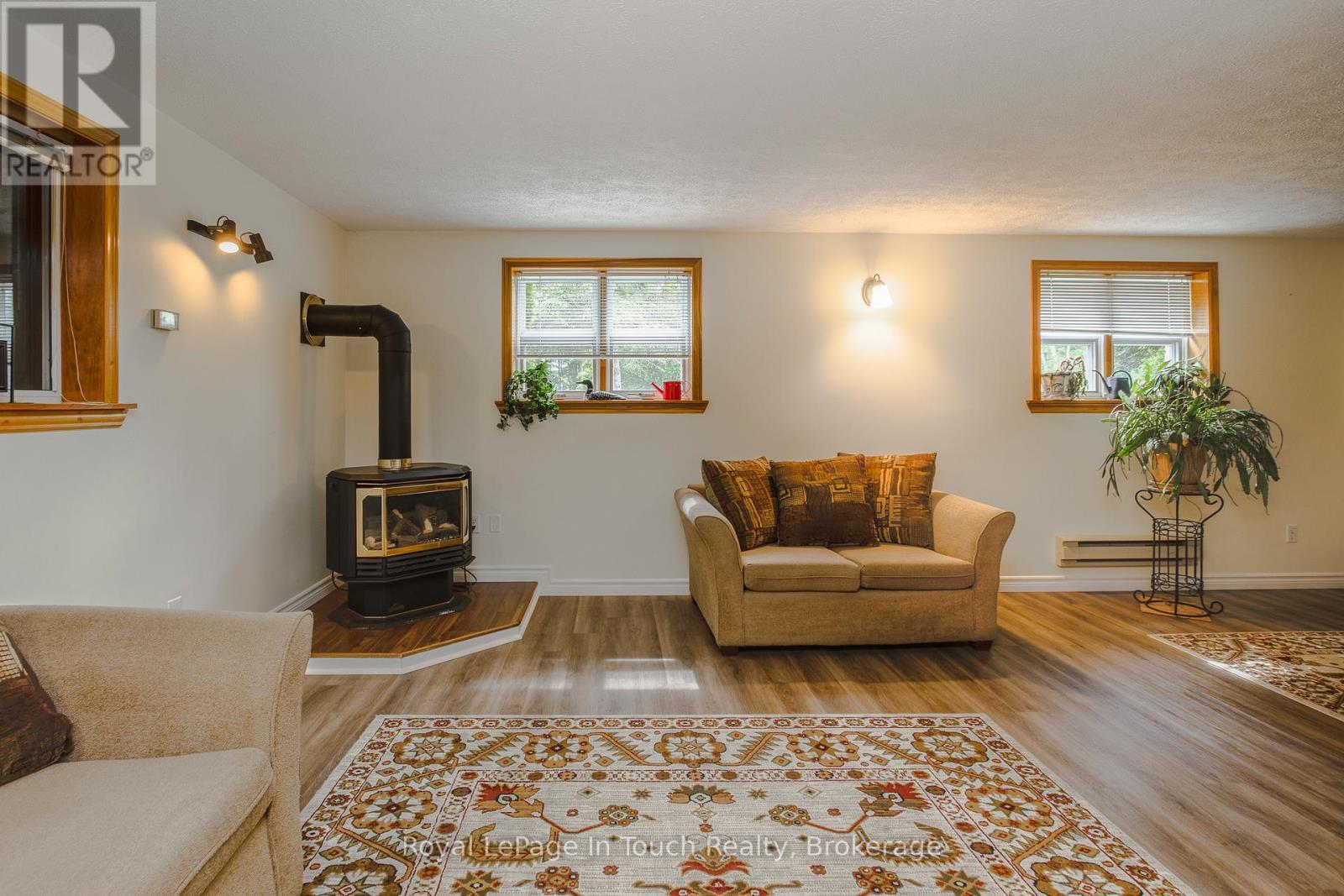 












487 TINY BEACHES ROAD S

,
Tiny,




Ontario
L0L2T0

