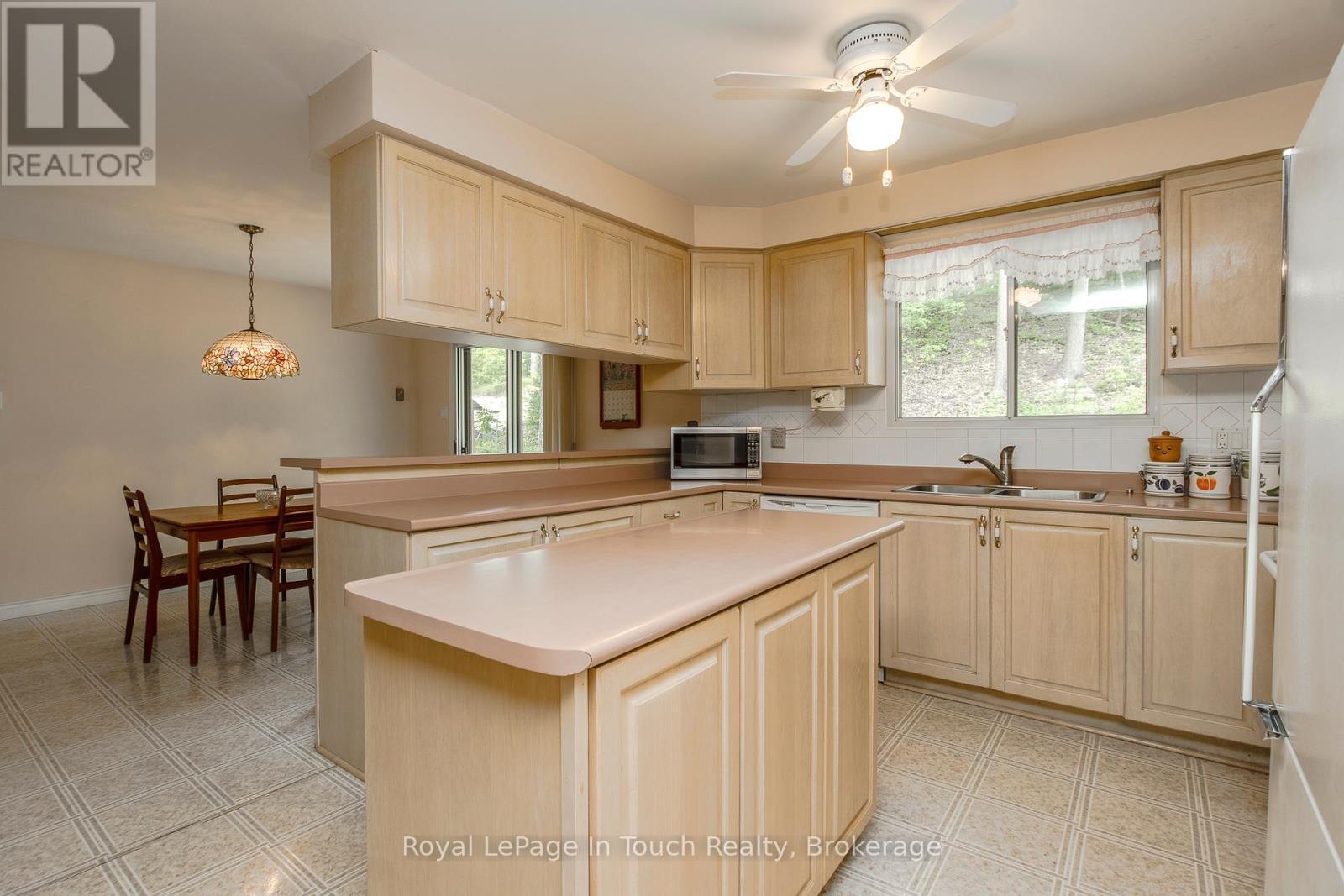 












487 TINY BEACHES ROAD S

,
Tiny,




Ontario
L0L2T0


