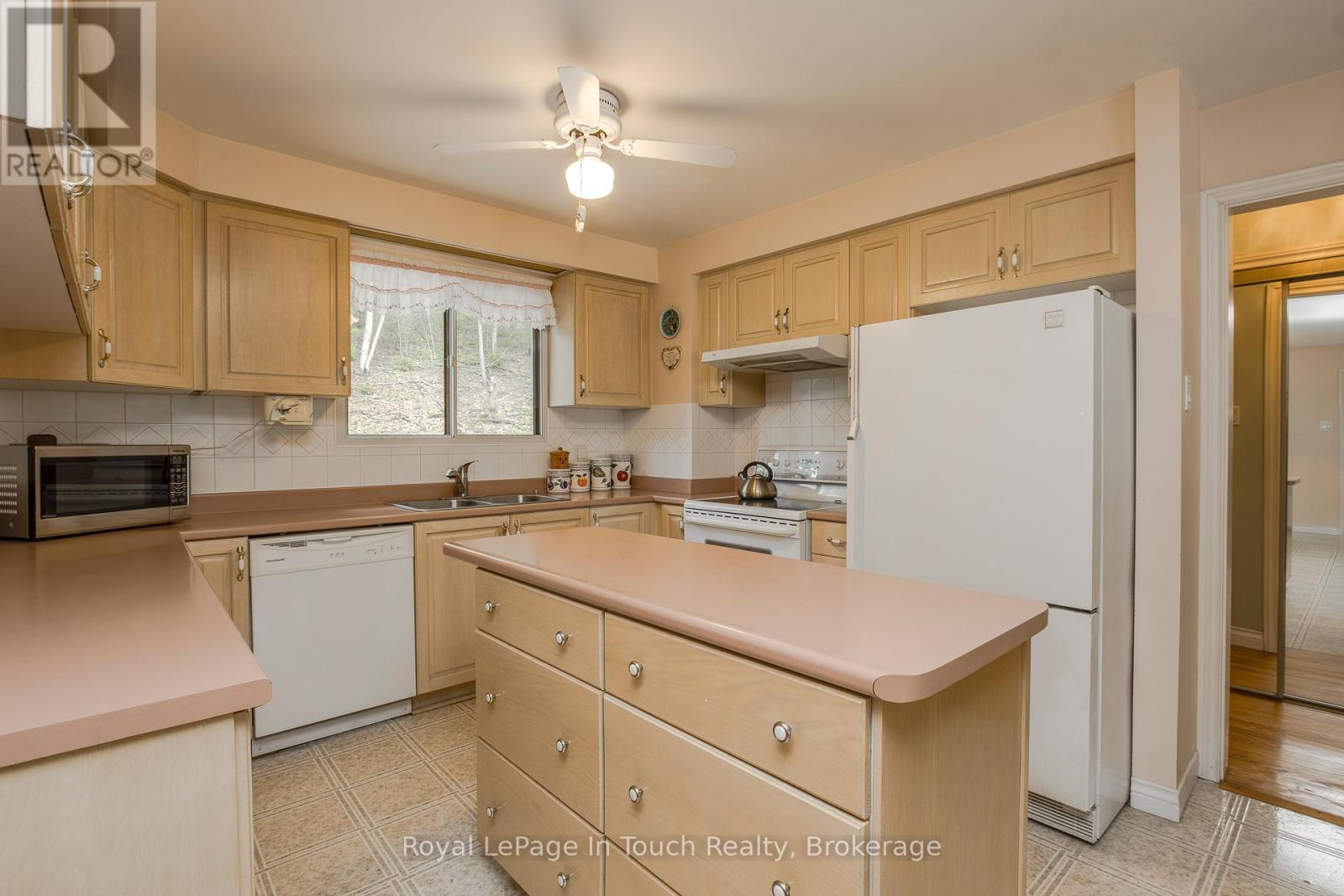 












487 TINY BEACHES ROAD S

,
Tiny,




Ontario
L0L2T0

