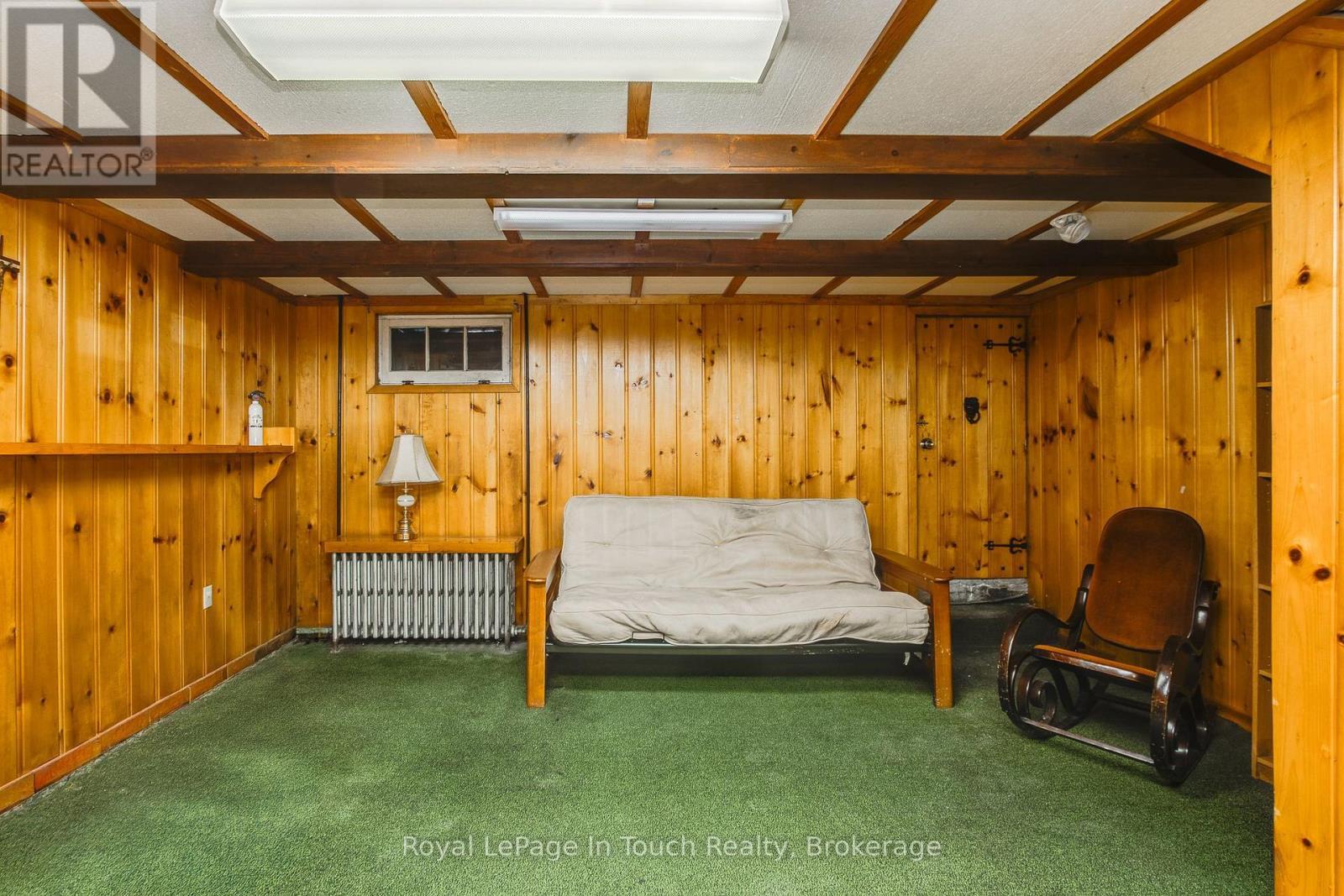 












32 MARIA STREET

,
Penetanguishene,




Ontario
L9M1L7

