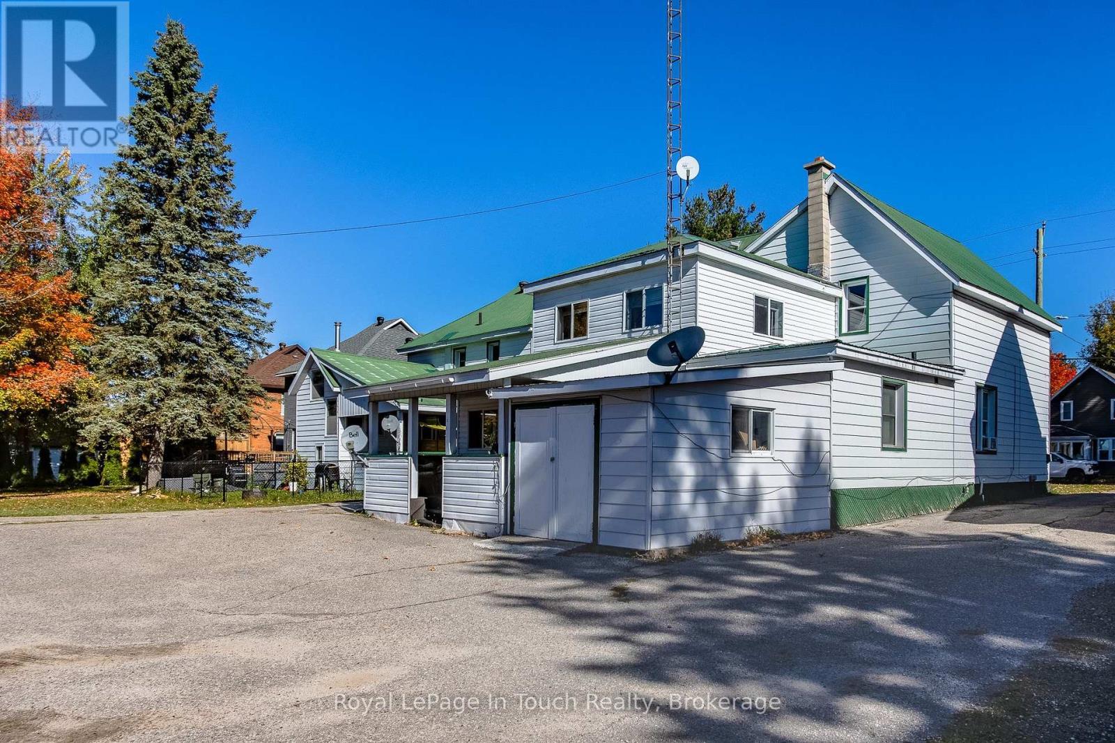 












32 MARIA STREET

,
Penetanguishene,




Ontario
L9M1L7

