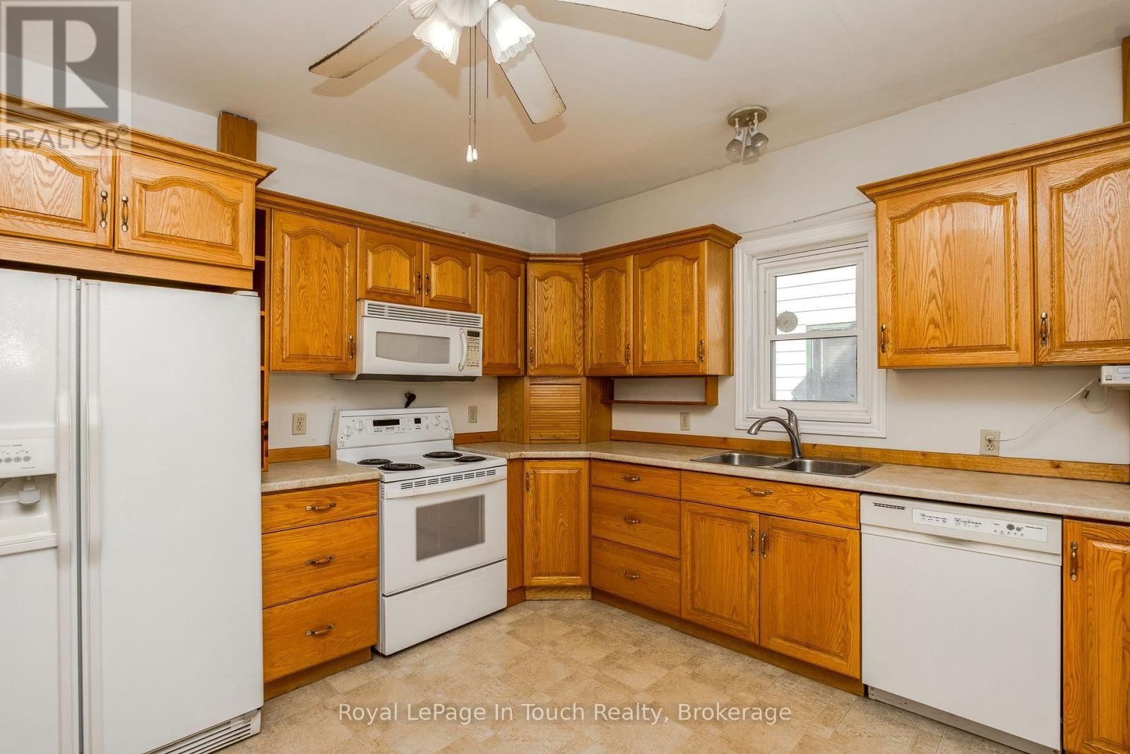 












32 MARIA STREET

,
Penetanguishene,




Ontario
L9M1L7


