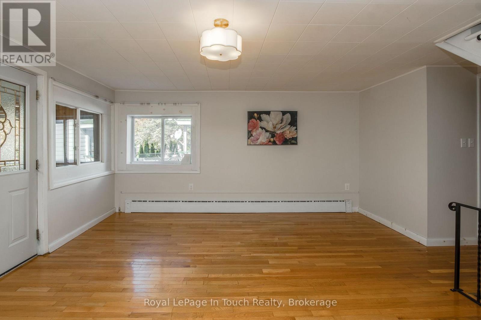 












32 MARIA STREET

,
Penetanguishene,




Ontario
L9M1L7


