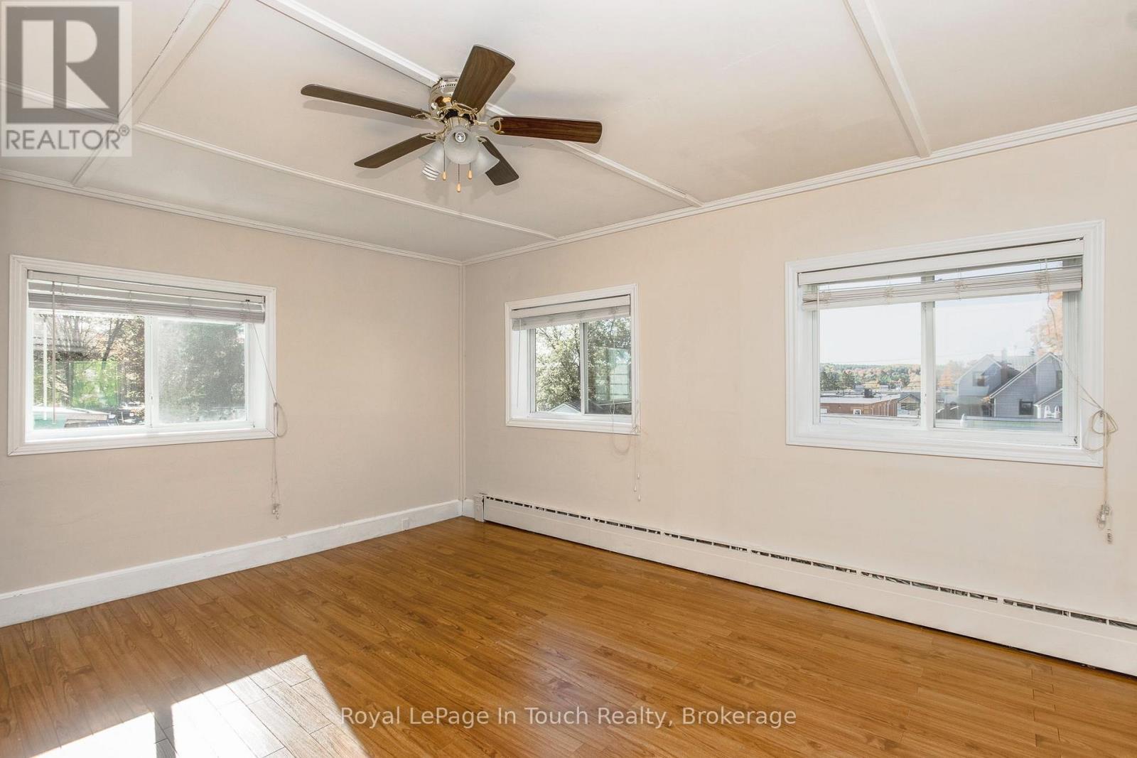 












32 MARIA STREET

,
Penetanguishene,




Ontario
L9M1L7

