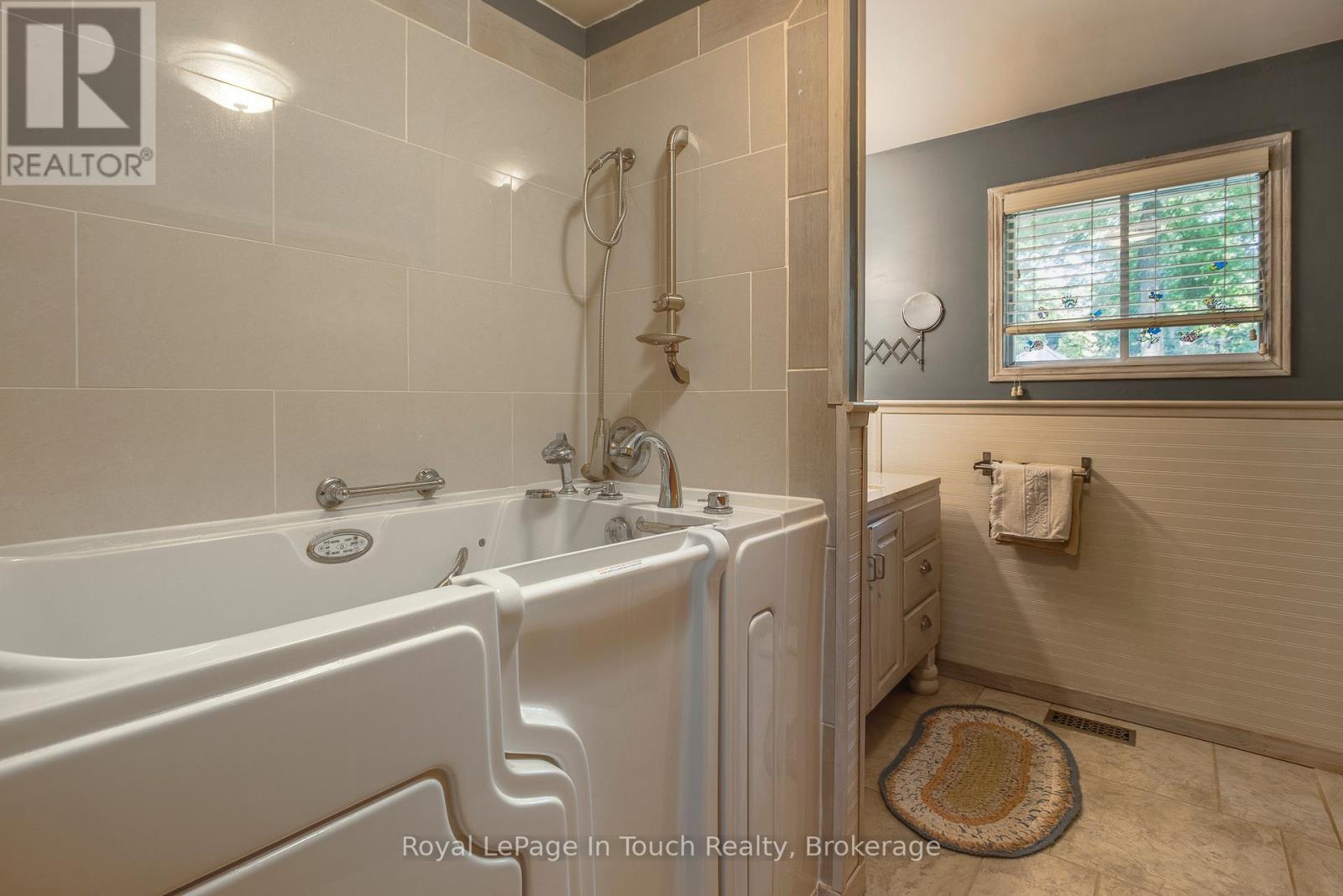 












171 OLIVER DRIVE

,
Tiny,




Ontario
L0L2J0

